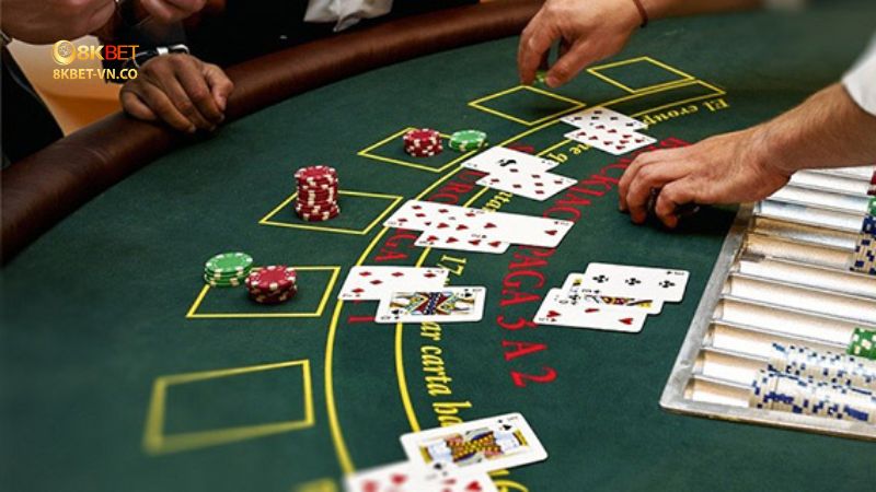 Poker 8kbet Chơi Như Thế Nào? Chi Tiết Luật Cược Từ Nhà Cái 4 luat choi co ban cua poker 8kbet